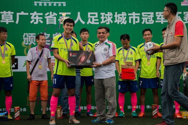 亚历山大绝杀雷霆险胜尼克斯 国王送爵士9连败